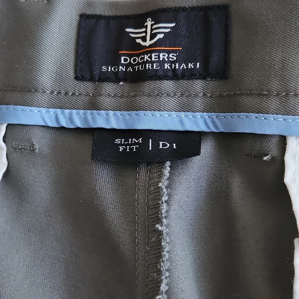 Dockers signature khaki
